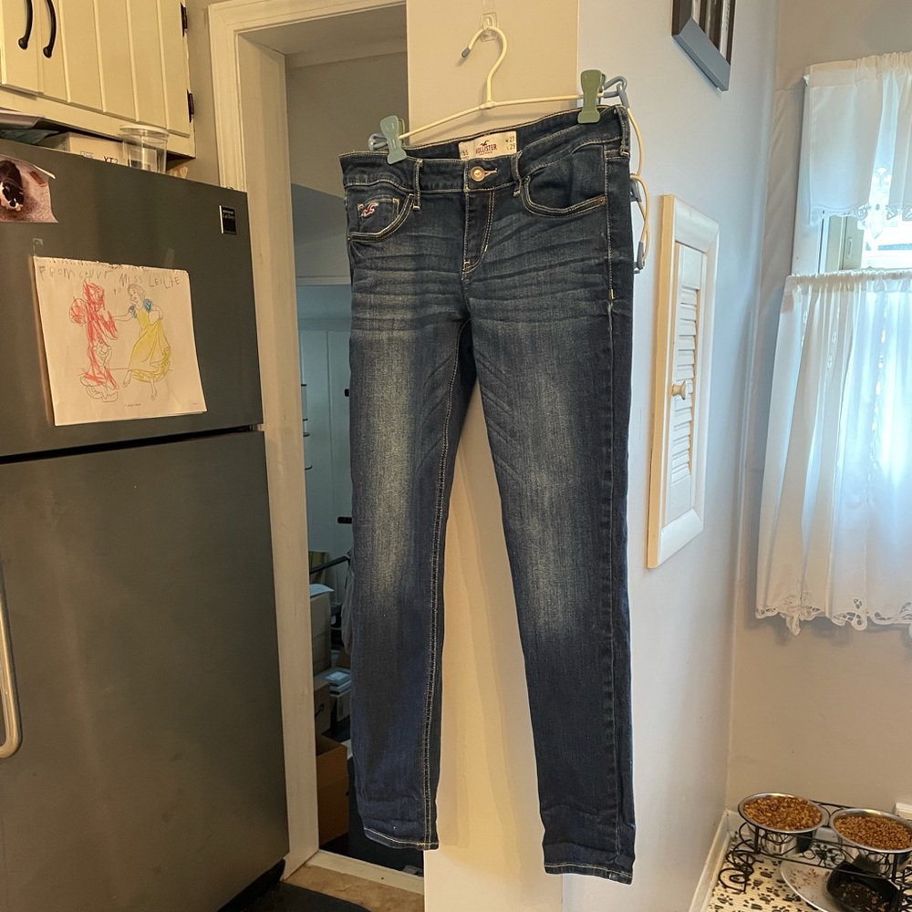 Hollister jeans sz5S, dark denim, like new!